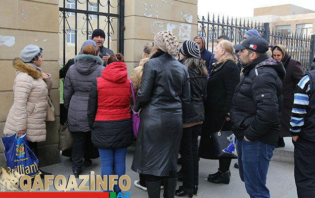 Yaralıların olduğu xəstəxananı polislər qoruyur -  Fotolar