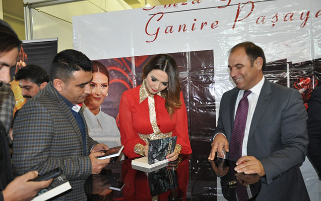 Deputatın kitablarının imzalanması mərasimi  -  Fotolar