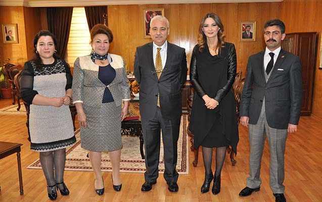Qənirə Paşayev vali ilə g&ouml;r&uuml;şd&uuml; - Foto