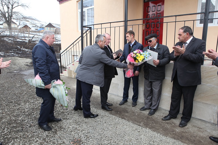 Müharibə əlillərinə ev verildi  -  Foto