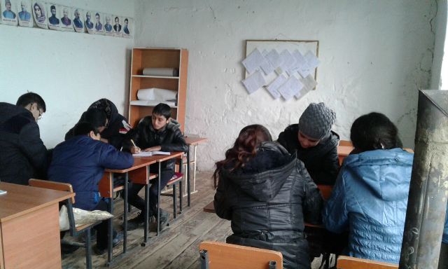 Bu məktəb mal təzəyi ilə qızınır - M&uuml;əllimədən şok m&uuml;sahibə+Fotolar