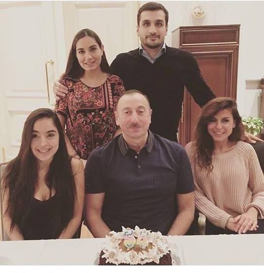 Prezidentin ad g&uuml;n&uuml;ndən - Fotolar