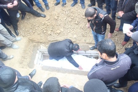 Meyiti oğlunun ad g&uuml;n&uuml;ndə tapılıbmış... - Fotolar