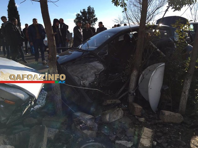 Satılıq maşına &ccedil;ırpılan &ldquo;Toyota&rdquo; havada qaldı - Fotolar