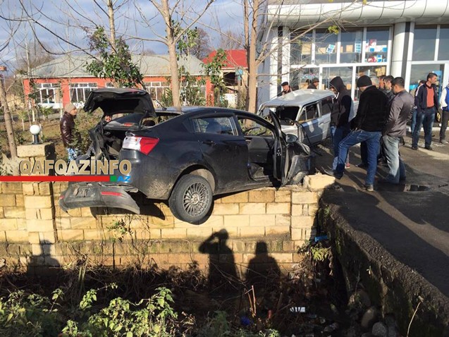 Satılıq maşına &ccedil;ırpılan &ldquo;Toyota&rdquo; havada qaldı - Fotolar