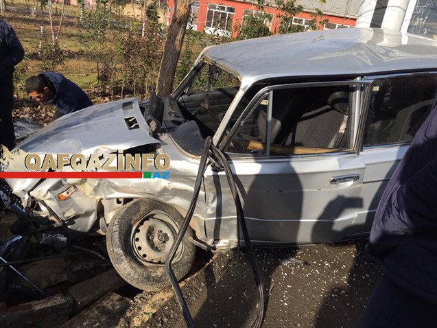 Satılıq maşına &ccedil;ırpılan &ldquo;Toyota&rdquo; havada qaldı - Fotolar