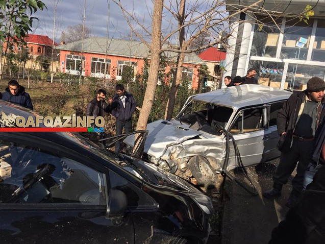 Satılıq maşına &ccedil;ırpılan &ldquo;Toyota&rdquo; havada qaldı - Fotolar