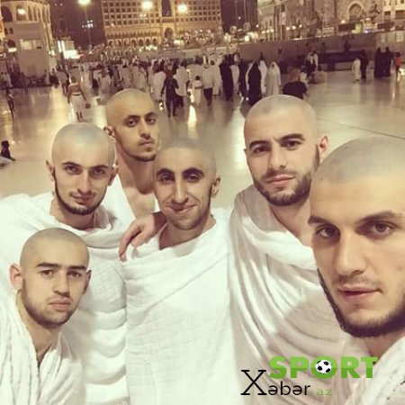 Futbolçular Məkkədə -  Foto