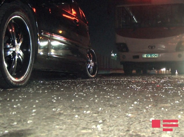 Bakıda avtobus s&uuml;r&uuml;c&uuml;s&uuml; qəza t&ouml;rətdi, qa&ccedil;dı - Fotolar