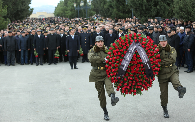 Gəncədə 20 Yanvar faciəsinin qurbanları anıldı - Fotolar