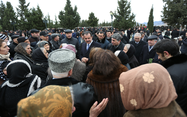 Gəncədə 20 Yanvar faciəsinin qurbanları anıldı - Fotolar