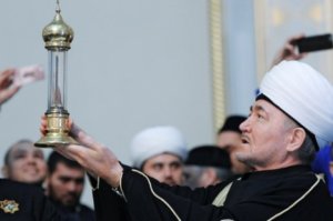 Məhəmməd peyğəmbərin sa&ccedil;ı Ağalarovun - Konsert salonunda