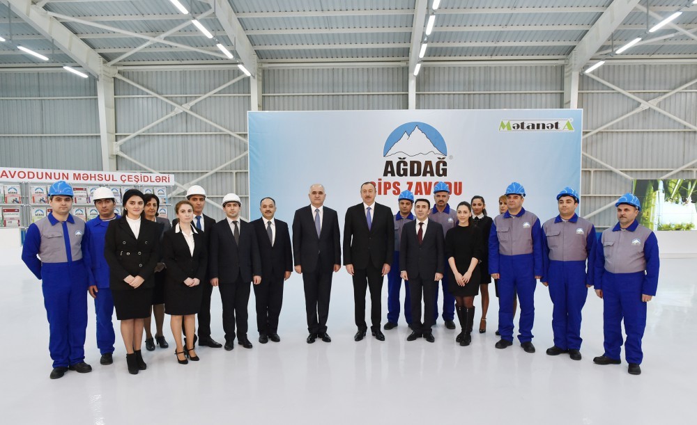 Prezidentdən şirkət rəhbərinə  -  “Maaş da yaxşı verirsiniz?”