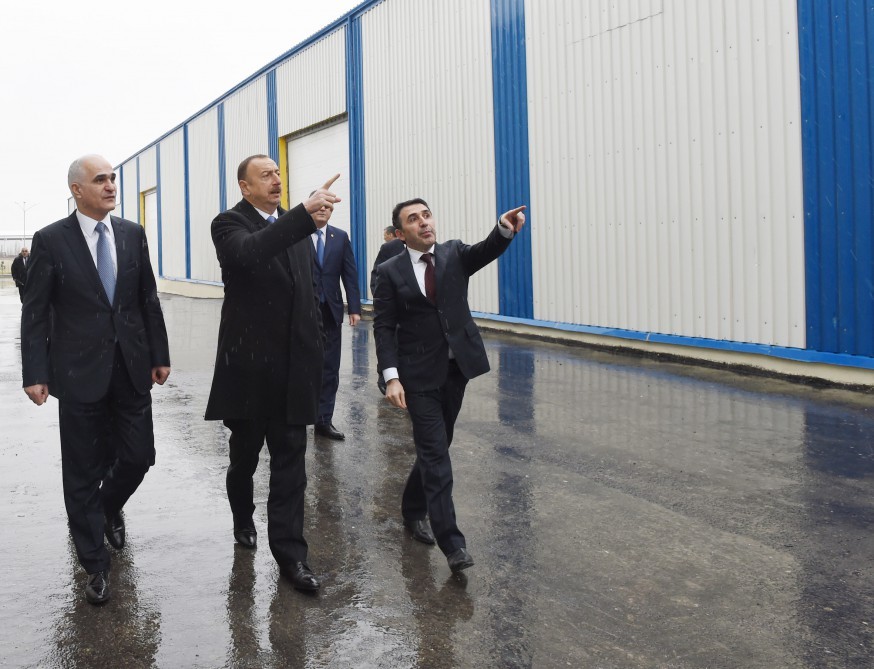 Prezidentdən şirkət rəhbərinə  -  “Maaş da yaxşı verirsiniz?”