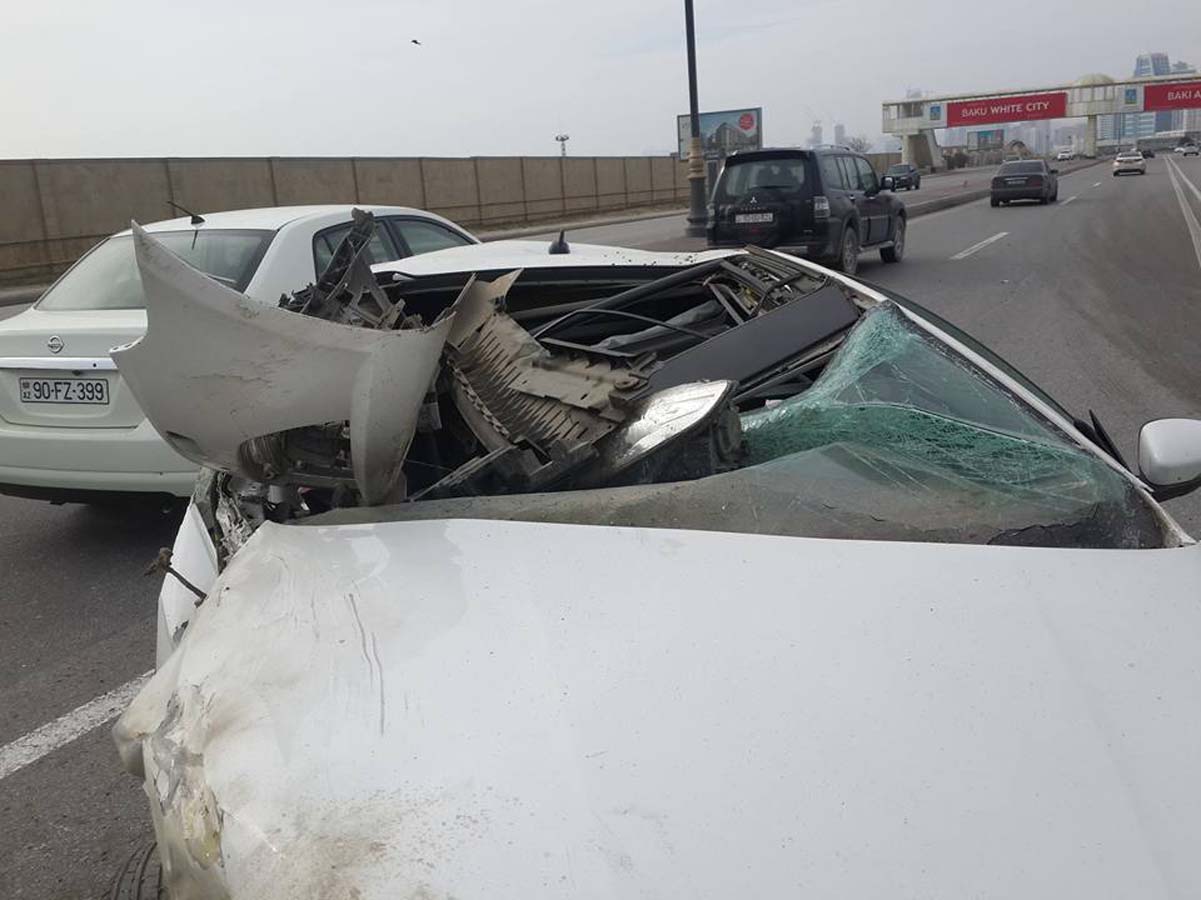 Bakıda polis qəza törətdi - Fotolar + Yenilənib