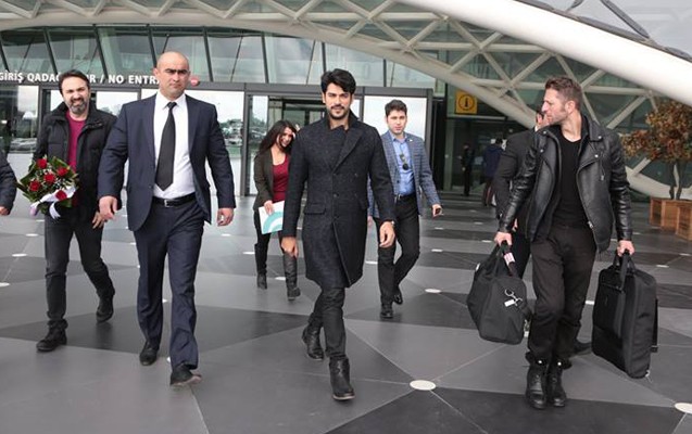 Burak &Ouml;z&ccedil;ivit Bakıda - Fotolar