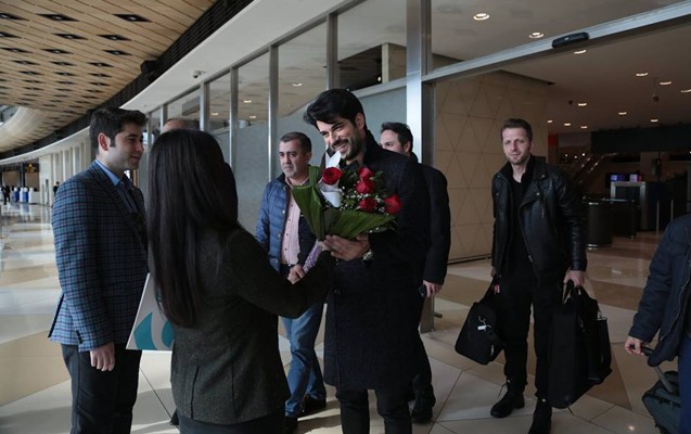 Burak &Ouml;z&ccedil;ivit Bakıda - Fotolar