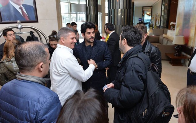 Burak &Ouml;z&ccedil;ivit Bakıda - Fotolar