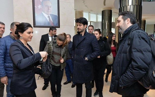 Burak Özçivit Bakıda - Foto Burak Özçivit Bakıda - Foto