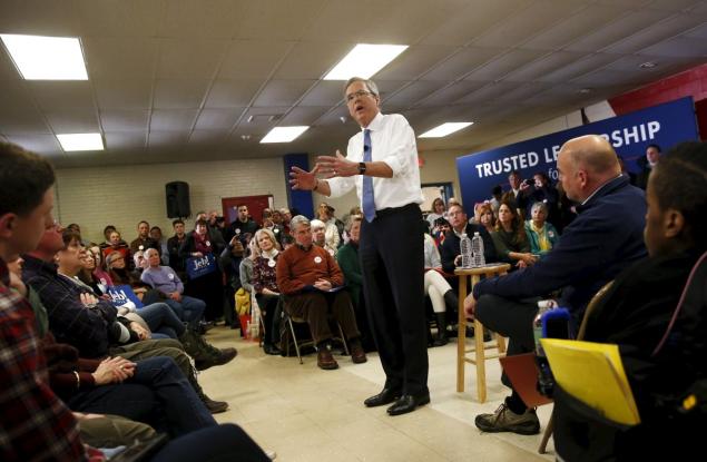 G&ouml;r&uuml;şə k&ouml;hnə ayaqqabıda gəldi - ABŞ prezidentliyinə namizəddir
