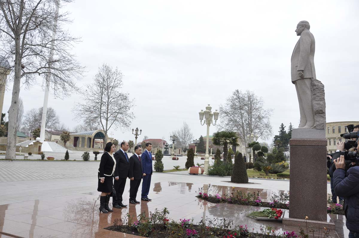 “Sahibkarlığın inkişafına maneələr aradan qaldırılır” - Ramil Usubov “Sahibkarlığın inkişafına maneələr aradan qaldırılır” - Ramil Usubov