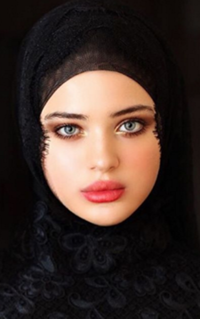 17 yaşlı çeçen model hicab reklamında çəkildi, tənqid olundu - Fotosessiya