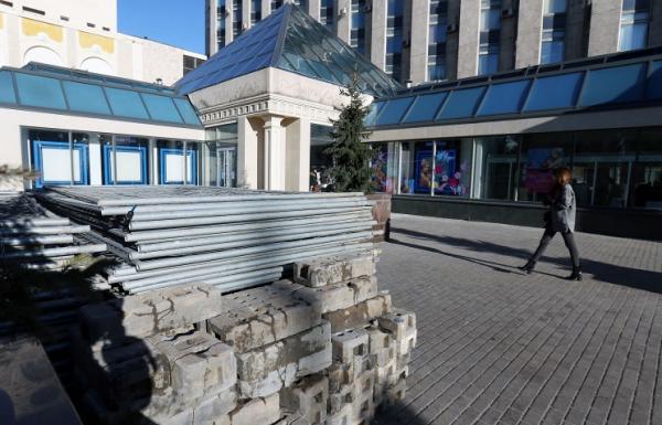 Ruslar azərbaycanlı biznesmenin obyektini s&ouml;k&uuml;rlər - Video