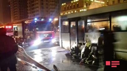 Bakıda sərnişin avtobusu yandı - Foto