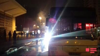 Bakıda sərnişin avtobusu yandı - Foto