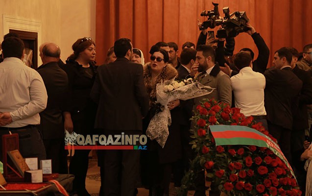 &ldquo;İlhamə Quliyevanı bağışladım...&rdquo; - Elza+Video