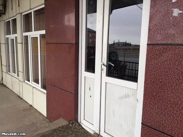 Polkovnikin oğlunun bı&ccedil;aqlandığı kafe bağlandı - Foto