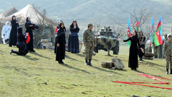 Hərb&ccedil;ilər Xocalını belə yad etdi - Fotolar