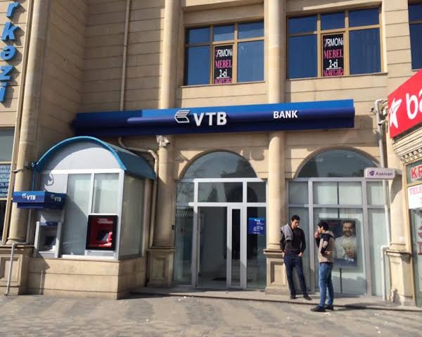 Banklar dolları ne&ccedil;əyə satırlar? - Fotolar