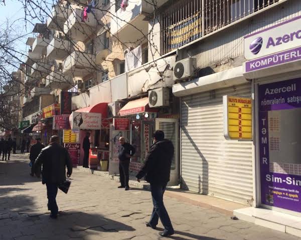 Banklar dolları ne&ccedil;əyə satırlar? - Fotolar