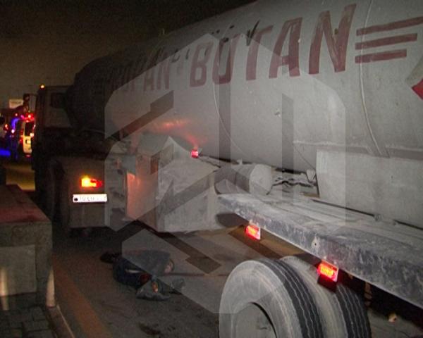 Y&uuml;k maşınının altında qaldı - Dəhşətli qəza