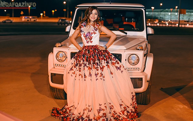 Aysel bahalı maşınla... -  Fotolar