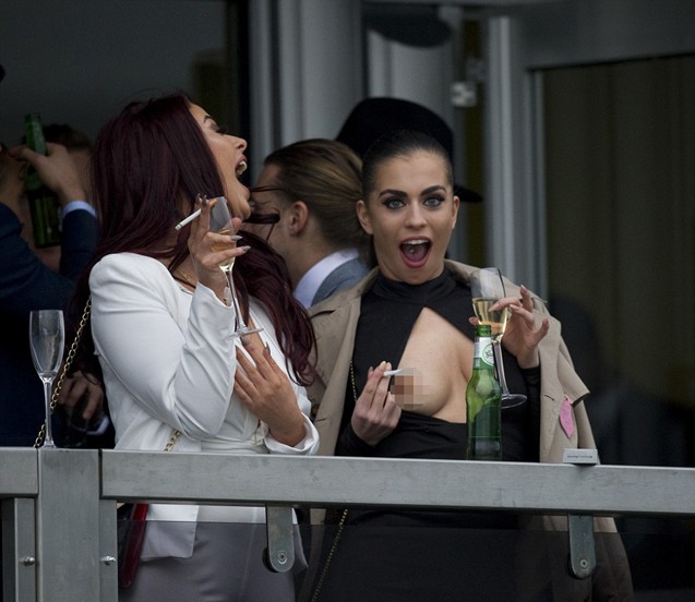 Məşhurlardan biabır&ccedil;ı hərəkət - Sərxoş olub... + Fotolar