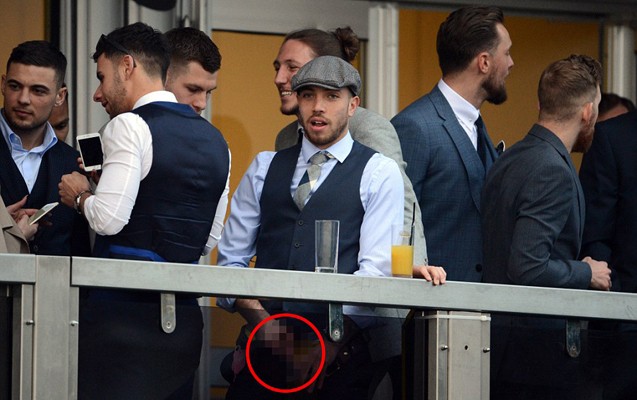 Məşhurlardan biabır&ccedil;ı hərəkət - Sərxoş olub... + Fotolar