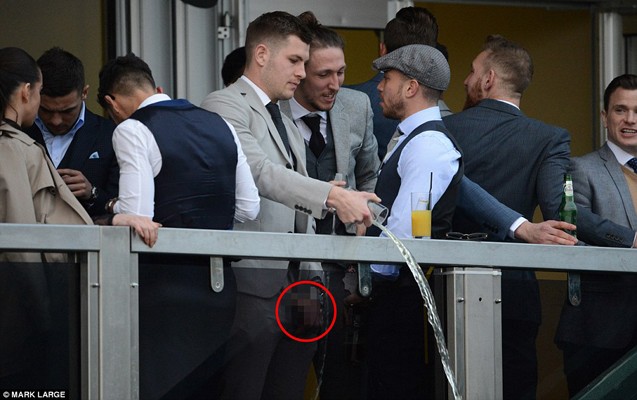 Məşhurlardan biabır&ccedil;ı hərəkət - Sərxoş olub... + Fotolar