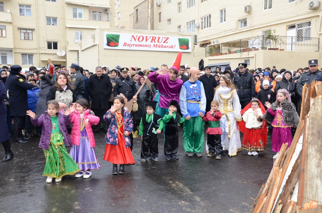  Eldar Əzizov bu dəfə ən böyük paxlavanı kəsdi  -  Fotolar