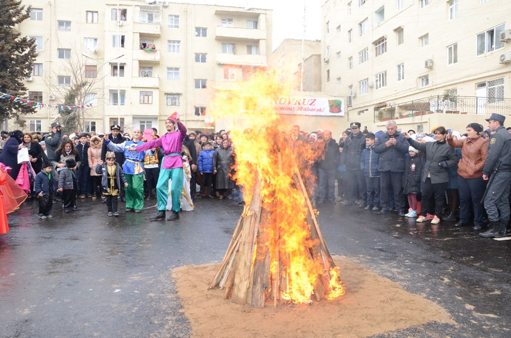  Eldar Əzizov bu dəfə ən böyük paxlavanı kəsdi  -  Fotolar