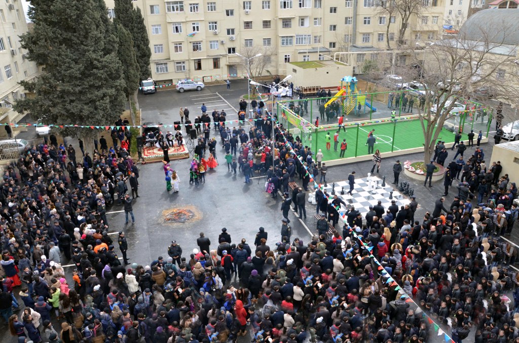  Eldar Əzizov bu dəfə ən böyük paxlavanı kəsdi  -  Fotolar