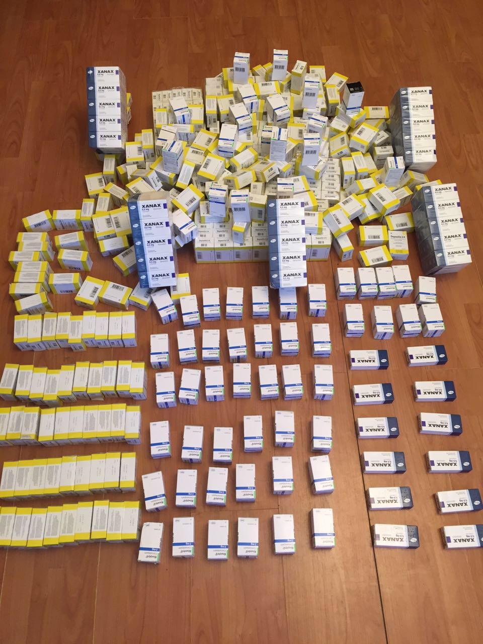 Yanacaq &ccedil;ənini kəsib 12 min həb gizlətdi - Foto