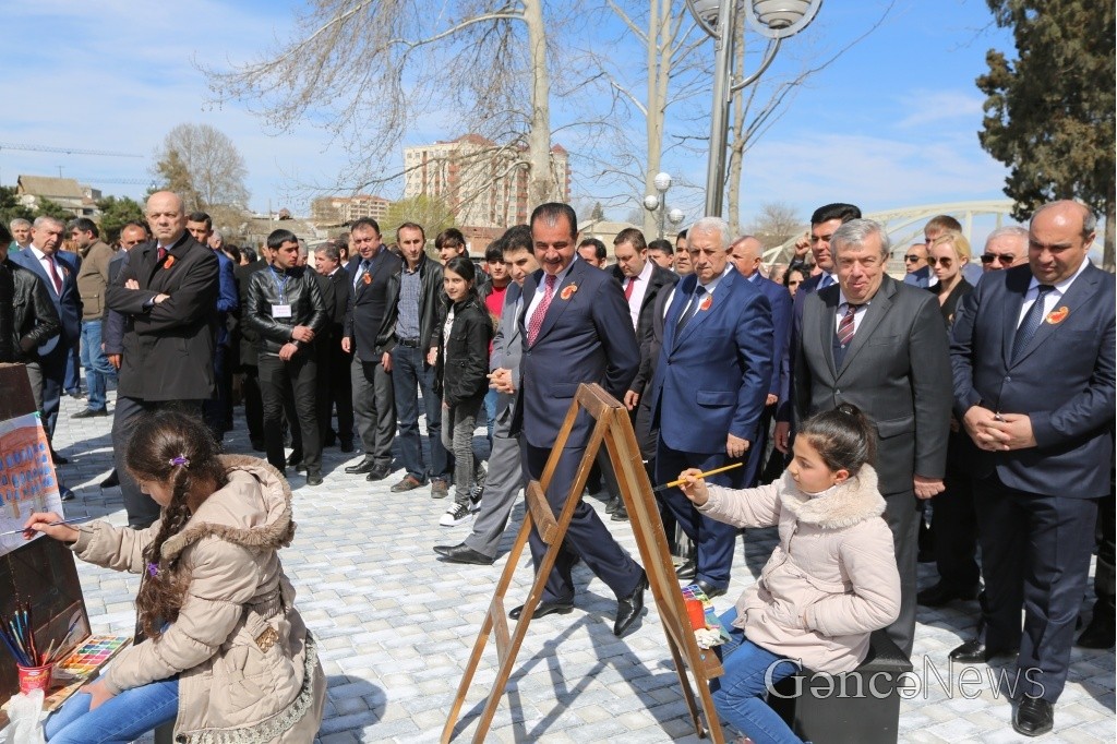 Elmar Vəliyev ingilis səfirə xal&ccedil;a hədiyyə etdi - Fotolar