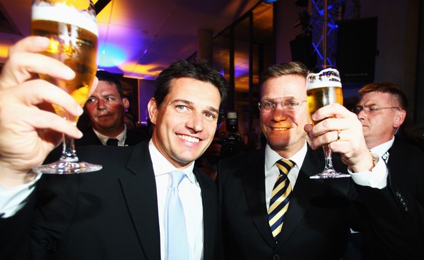 Həmcinsi ilə evlənən eks-nazir &ouml;ld&uuml;