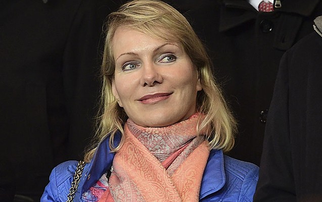 Dünyanın ən varlı qadını ana oldu -  53 yaşında... + Fotolar