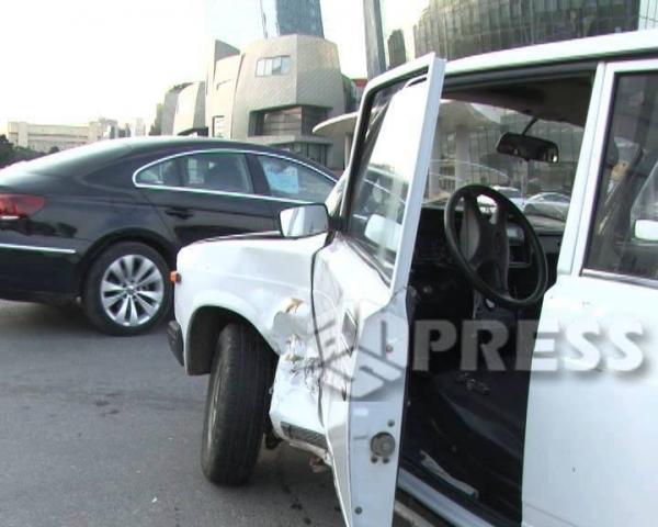 Sərxoş s&uuml;r&uuml;c&uuml; Bakının mərkəzində qəza t&ouml;rətdi - Foto
