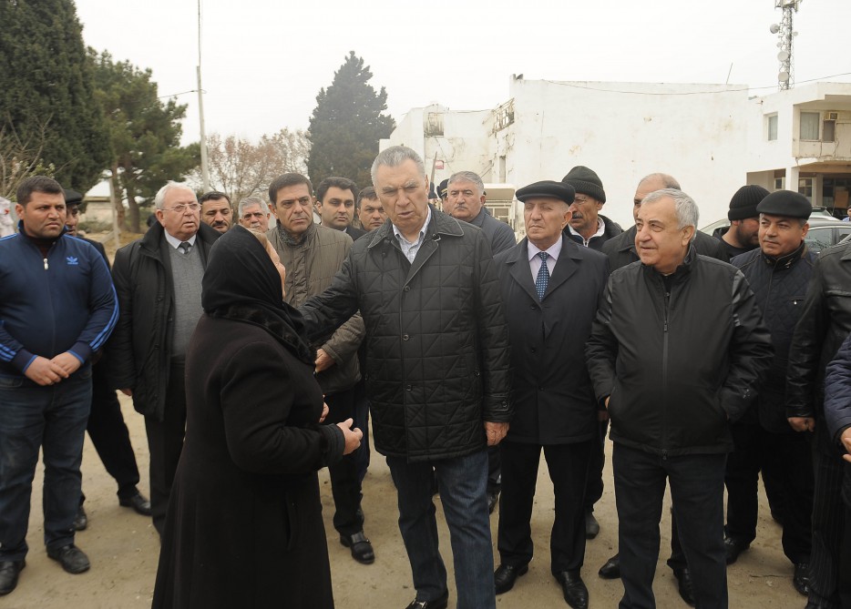 Baş nazirin m&uuml;avini yanğın yerində - Fotolar