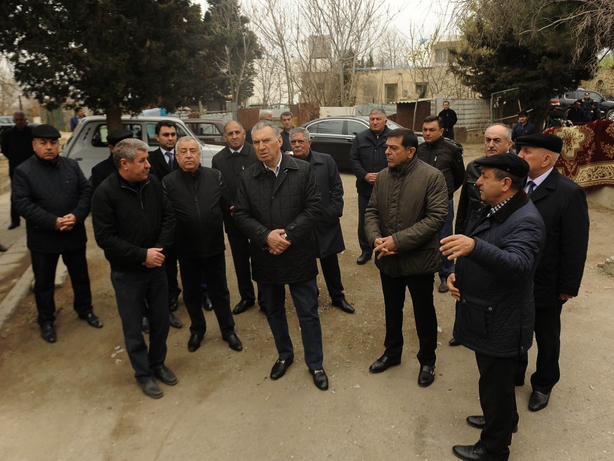 Baş nazirin m&uuml;avini yanğın yerində - Fotolar