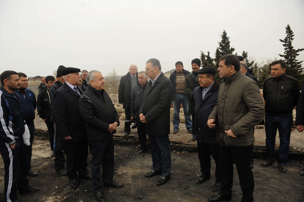 Baş nazirin m&uuml;avini yanğın yerində - Fotolar